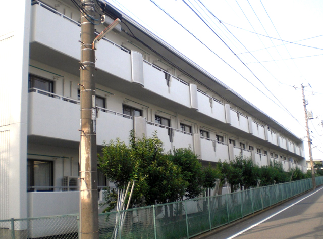 アロンウオールSTM工法（ローラー塗工法）神奈川県横浜市：RC造3階建・企業社宅